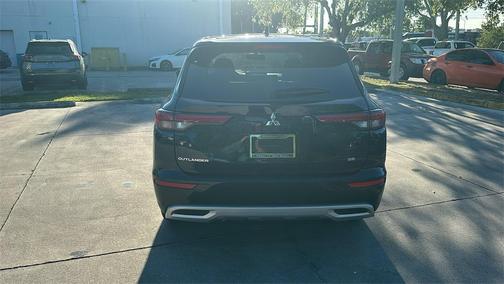 2023 Mitsubishi Outlander SE