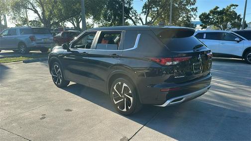 2023 Mitsubishi Outlander SE