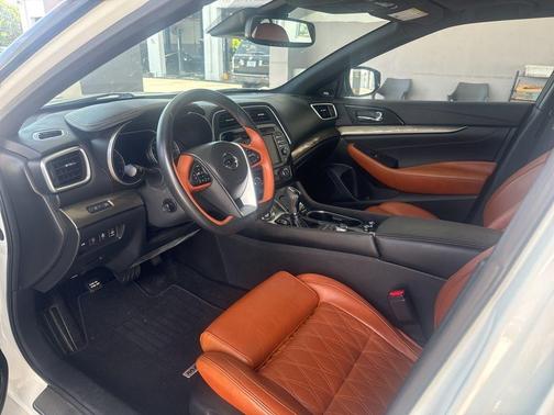 White 2019 Nissan Maxima 3.5 Platinum