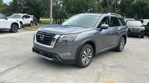 2025 Nissan Pathfinder SL
