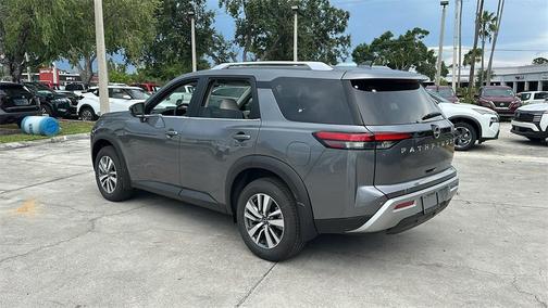 2025 Nissan Pathfinder SL