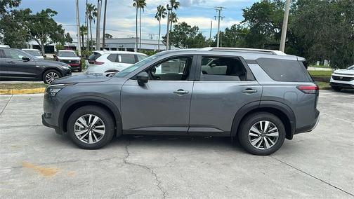 2025 Nissan Pathfinder SL