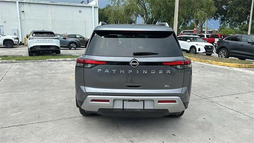 2025 Nissan Pathfinder SL