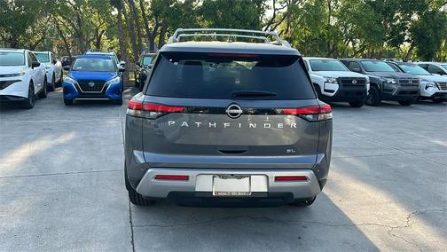 2025 Nissan Pathfinder SL