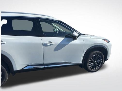 Everest White P 2024 Nissan Rogue Platinum