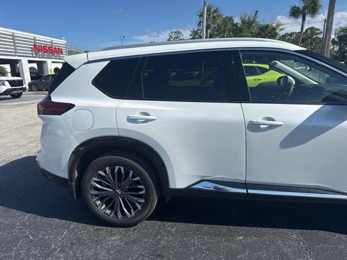 Everest White P 2024 Nissan Rogue Platinum