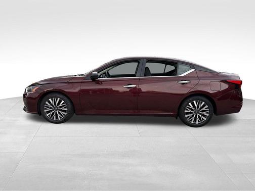 Garnet Pearl Me 2024 Nissan Altima 2.5 SV