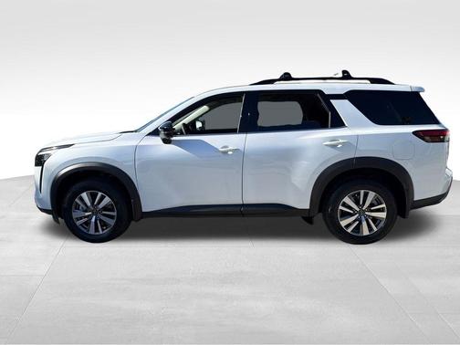 Everest White P 2026 Nissan Pathfinder SL