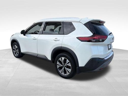 White 2021 Nissan Rogue SV