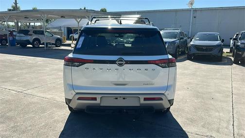 2025 Nissan Pathfinder Platinum