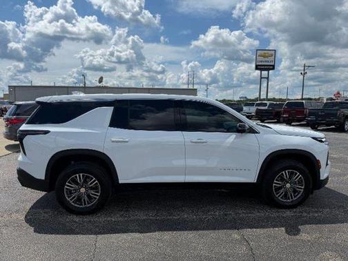 2024 Chevrolet Traverse LS