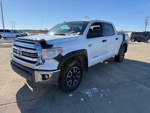 Alpine White 2017 Toyota Tundra SR5