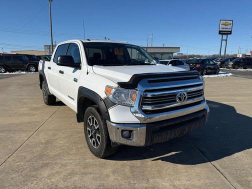 Alpine White 2017 Toyota Tundra SR5