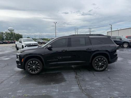 Mosaic Black Metallic 2026 Chevrolet Traverse LT