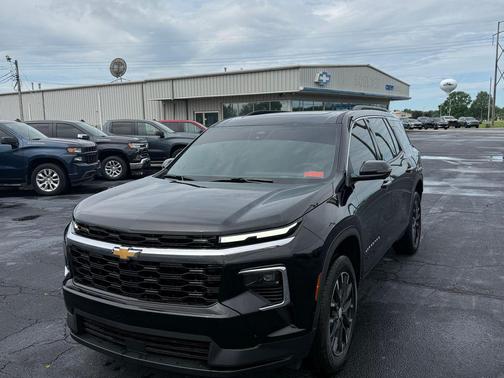 Mosaic Black Metallic 2026 Chevrolet Traverse LT