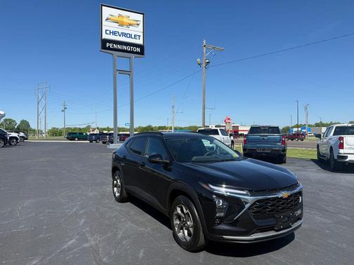 Mosaic Black Metallic 2026 Chevrolet Trax LT