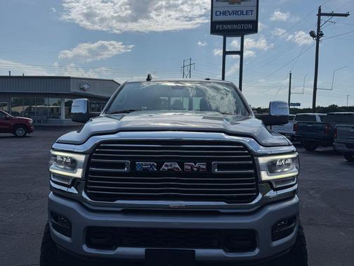 Billet Silver Metallic Clearcoat 2023 RAM 2500 Laramie Crew Cab 4x4 6'4' Box