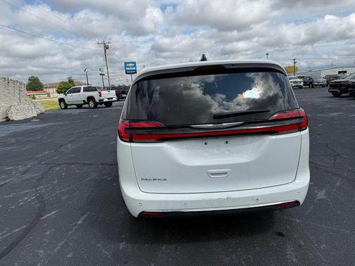 Bright White Clearcoat 2023 Chrysler Pacifica Touring L