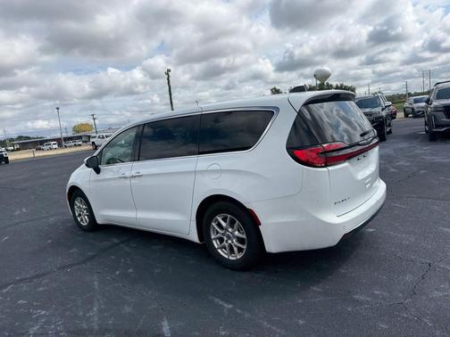 Bright White Clearcoat 2023 Chrysler Pacifica Touring L