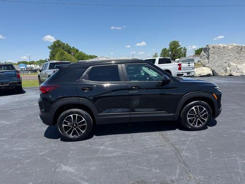 Mosaic Black Metallic 2026 Chevrolet Trailblazer LT