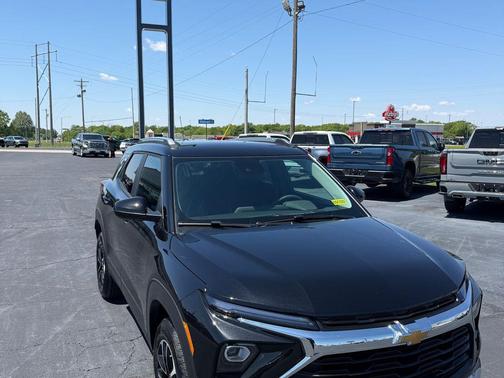 Mosaic Black Metallic 2026 Chevrolet Trailblazer LT