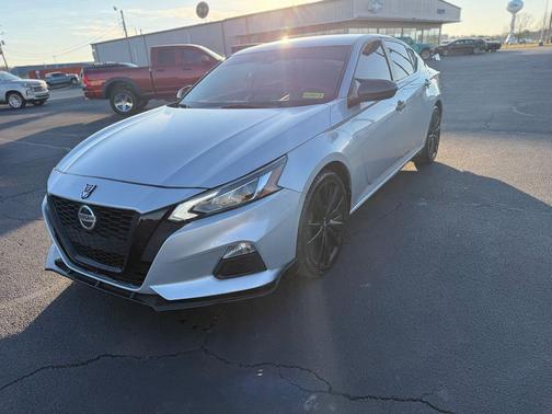 2021 Nissan Altima SR FWD