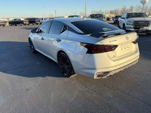 2021 Nissan Altima SR FWD