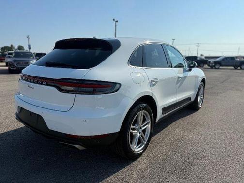 2021 Porsche Macan Base (PDK)