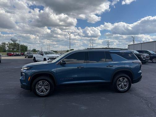 Lakeshore Blue Metallic 2025 Chevrolet Traverse LT