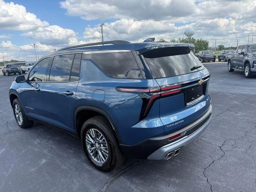 Lakeshore Blue Metallic 2025 Chevrolet Traverse LT
