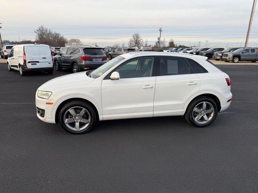 Cortina White 2015 Audi Q3 2.0T Premium Plus