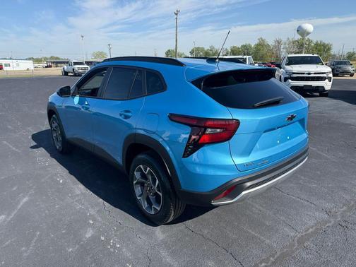 Marina Blue Metallic 2026 Chevrolet Trax LT