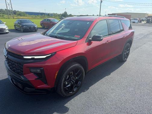 Radiant Red Tintcoat 2025 Chevrolet Traverse RS