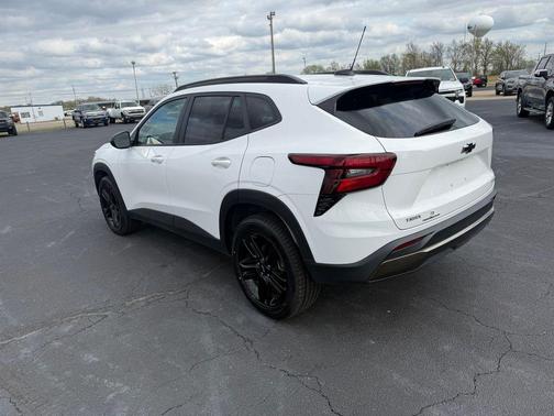 Summit White 2025 Chevrolet Trax FWD ACTIV