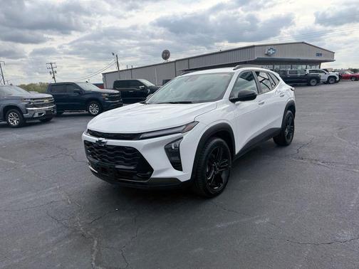 Summit White 2025 Chevrolet Trax FWD ACTIV