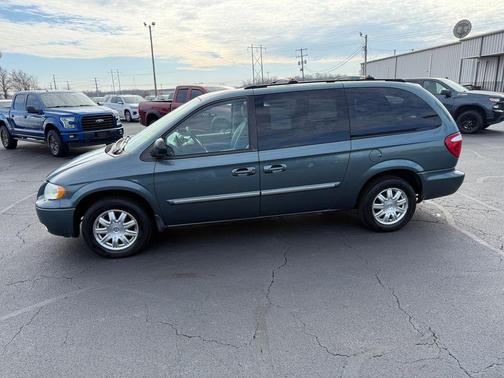 2005 Chrysler Town & Country Touring