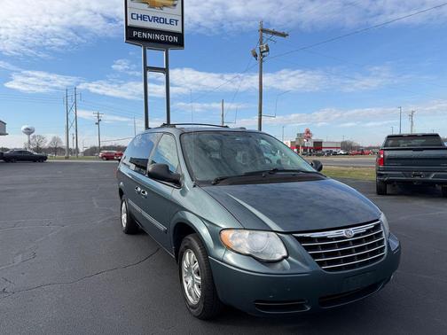 2005 Chrysler Town & Country Touring