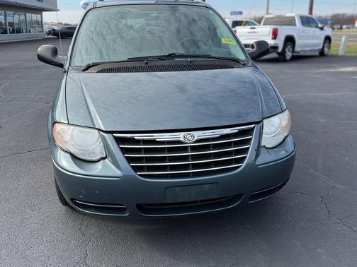 2005 Chrysler Town & Country Touring