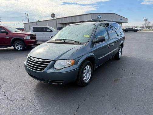 2005 Chrysler Town & Country Touring