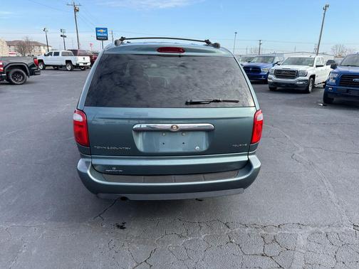 2005 Chrysler Town & Country Touring
