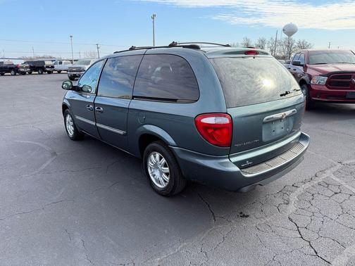 2005 Chrysler Town & Country Touring