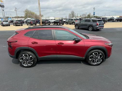 Crimson Metallic 2025 Chevrolet Trax FWD 2RS