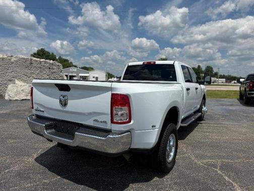 2024 RAM 3500 Big Horn Crew Cab 4x4 8' Box
