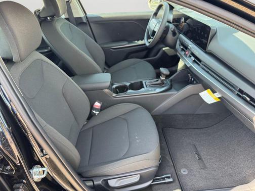 Aurora Black Pearl 2026 Kia K4 LXS