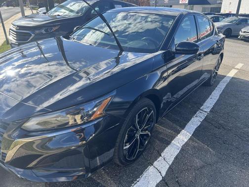 2023 Nissan Altima SR FWD