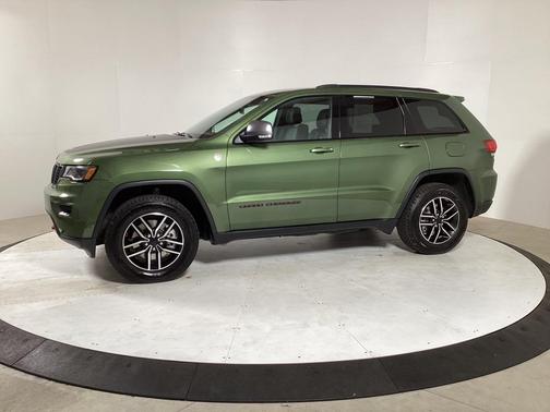 Photo 4 of 40 of 2021 Jeep Grand Cherokee Trailhawk