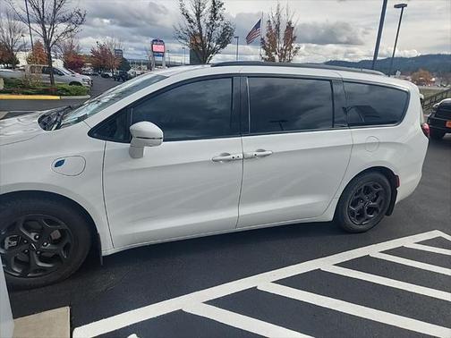 2021 Chrysler Pacifica Hybrid Touring L