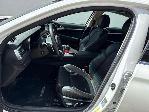 2022 Genesis G70 2.0T AWD
