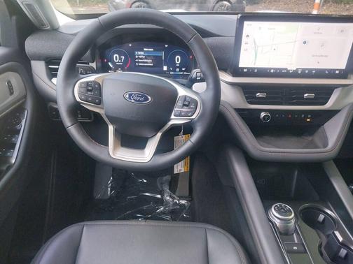 Space White Metallic 2026 Ford Explorer Active