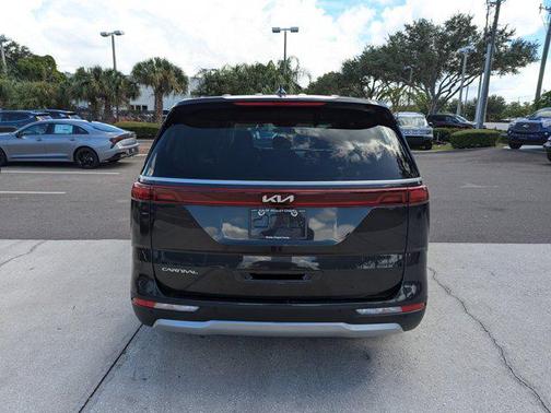 2024 Kia Carnival LX